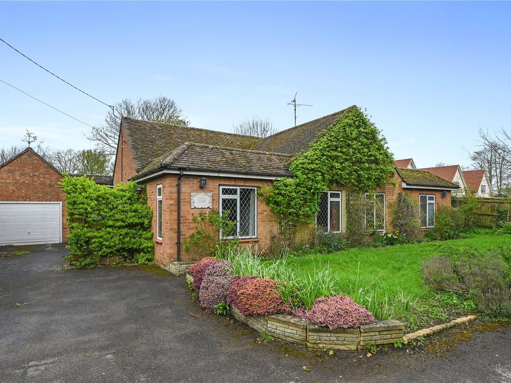 4 bed bungalow for sale in Wicken Road, Clavering, Saffron Walden