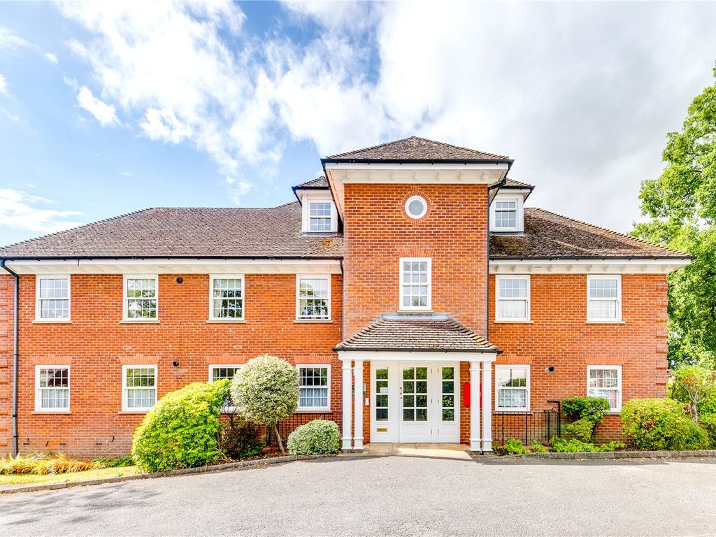 2 bed flat for sale in Guessens Road, Welwyn Garden City, Hertfordshire AL8, £430,000 Zoopla