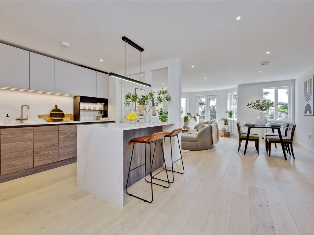 Oatlands Chase Weybridge Surrey KT13  