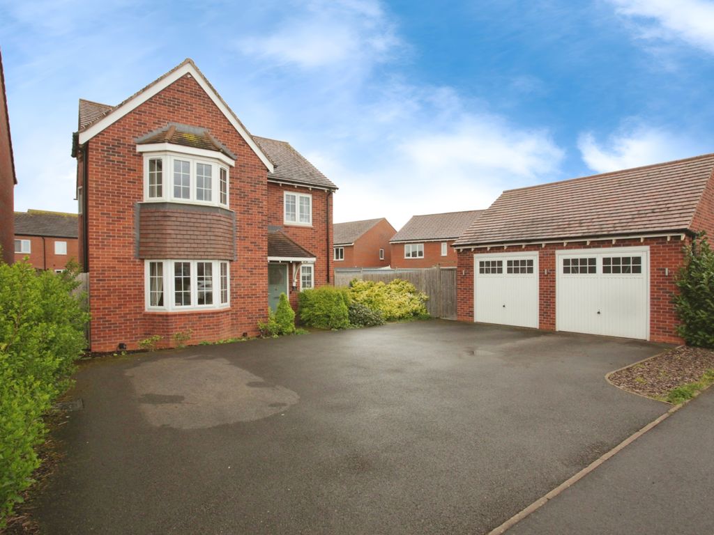 4 bed detached house for sale in Greendale Road, Nuneaton CV11, £