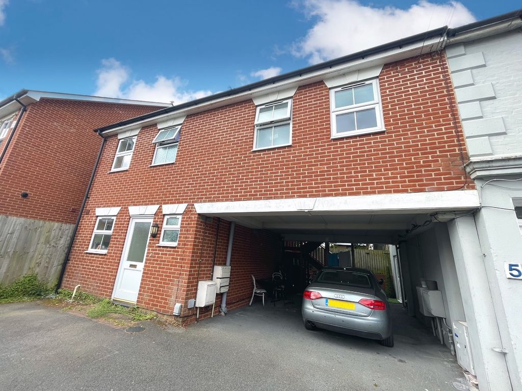 1 bed flat for sale in Charles Street, Salisbury SP2, £175,000 Zoopla