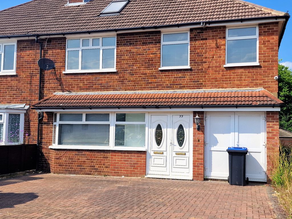 5 bed semidetached house for sale in Little Green Lane, Chertsey KT16