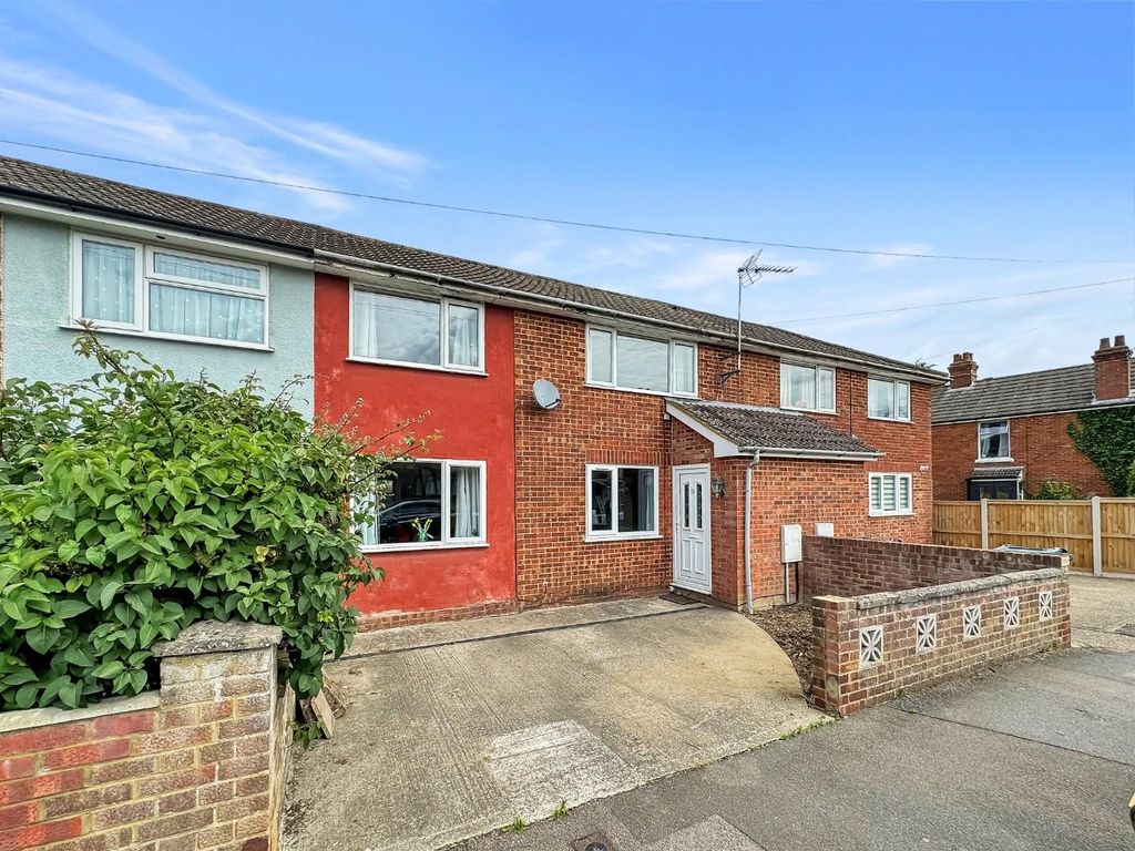 3 bed terraced house for sale in Earlsworth Road, Willesborough