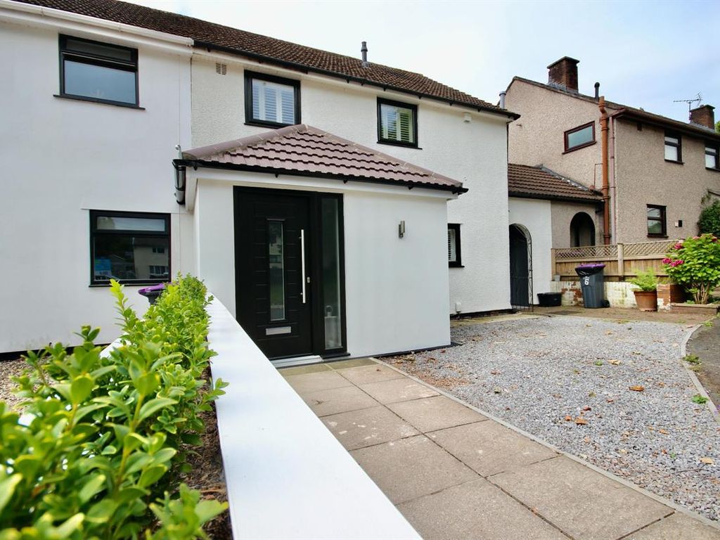 3 bed semidetached house for sale in Tynewydd Green, Pontnewydd