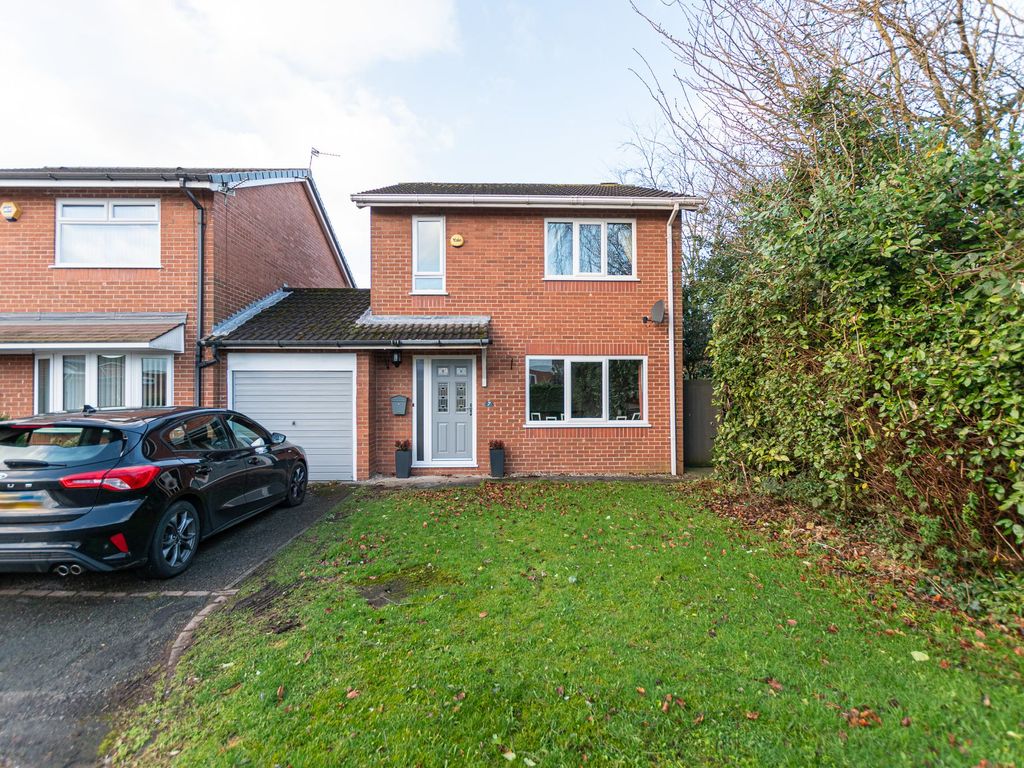 3 bed linkdetached house for sale in Nuttall Court, Birchwood WA3, £