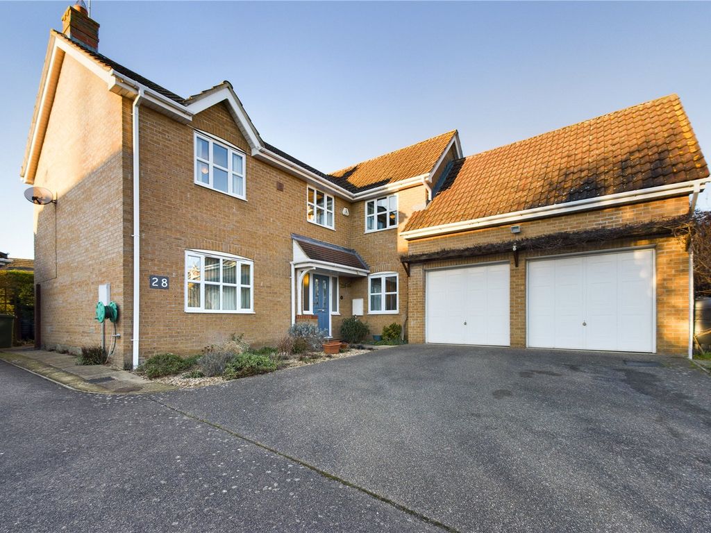 5 bed detached house for sale in Pathfinder Way, Warboys, Huntingdon