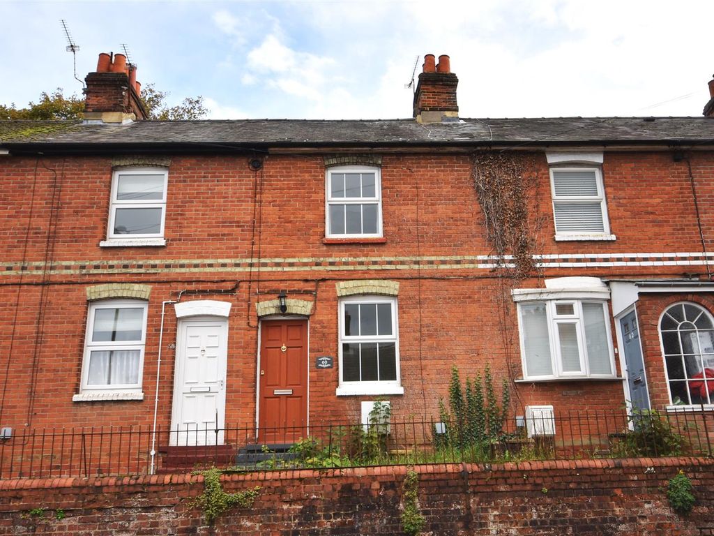 3 bed terraced house for sale in Winchester Road, Town Centre