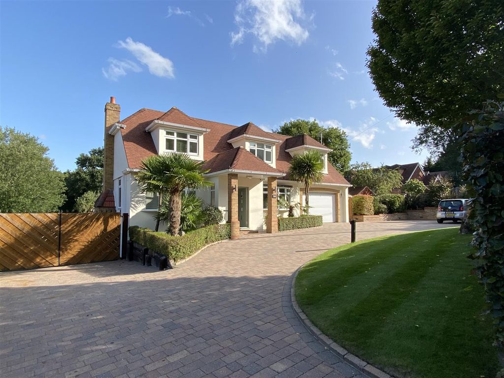 4 bed detached house for sale in Kiln Wood Lane, HaveringAtteBower