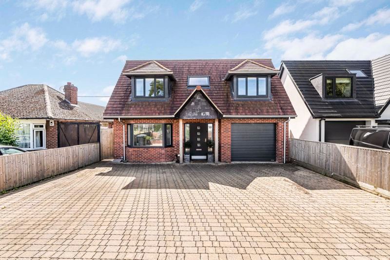 4 bed detached house for sale in Milton Road, Sutton Courtenay