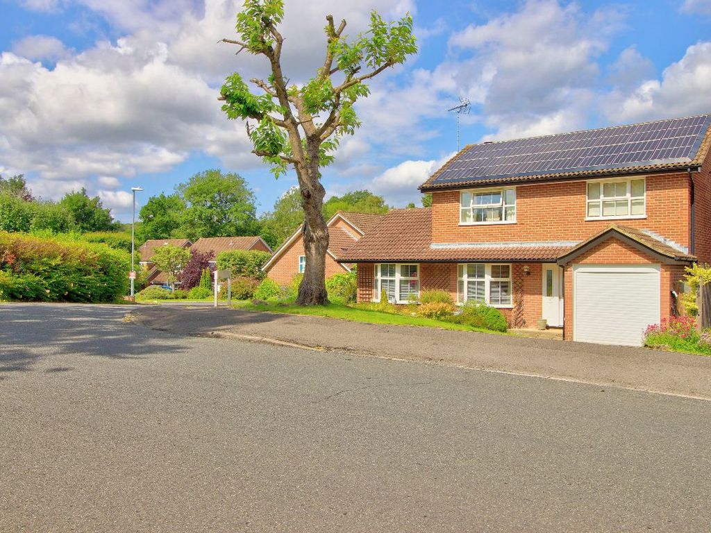 4 bed detached house for sale in Magnolia Way, Wokingham RG41 Zoopla