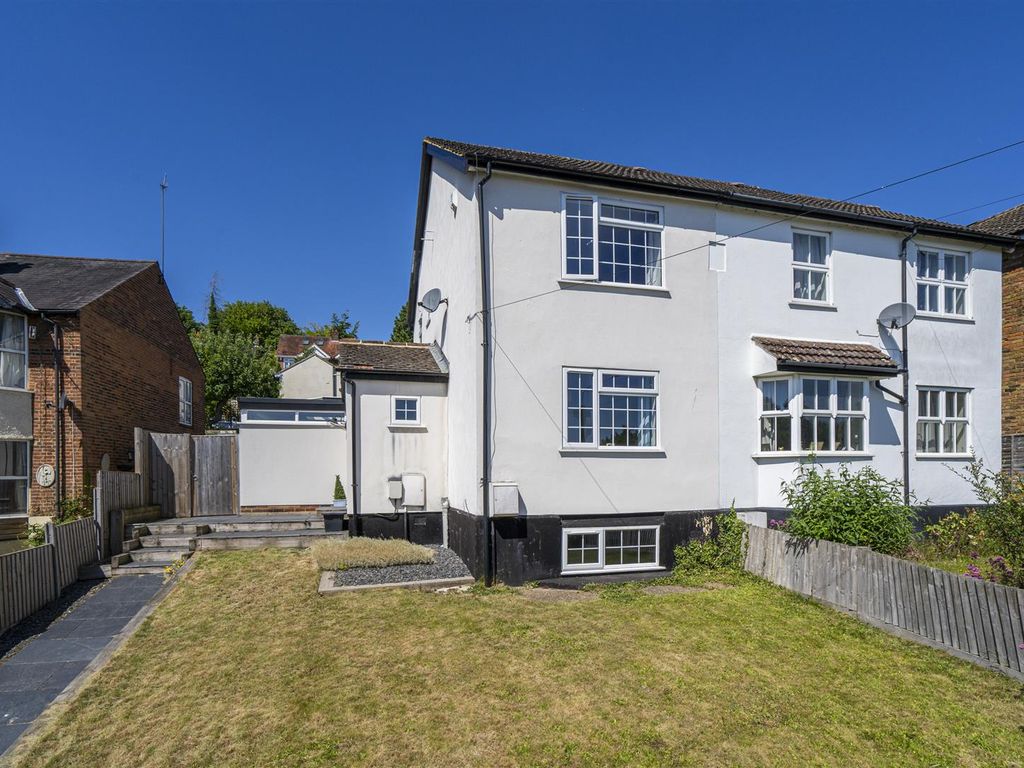 4 bed semidetached house for sale in Chapel Lane, High HP12