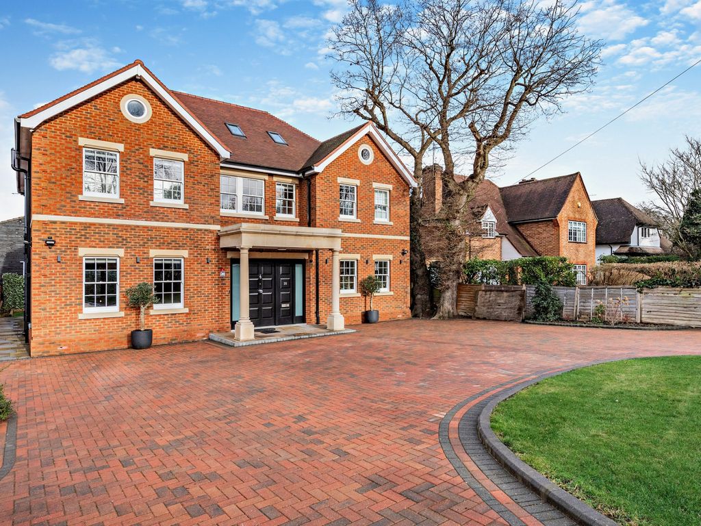 6 bed detached house for sale in Moor Park Road, Northwood HA6, £