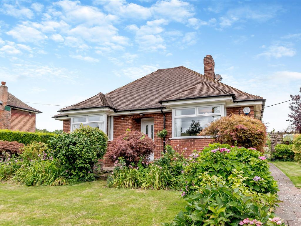 2 bed bungalow for sale in Vicarage Road, Yalding, Maidstone ME18, £