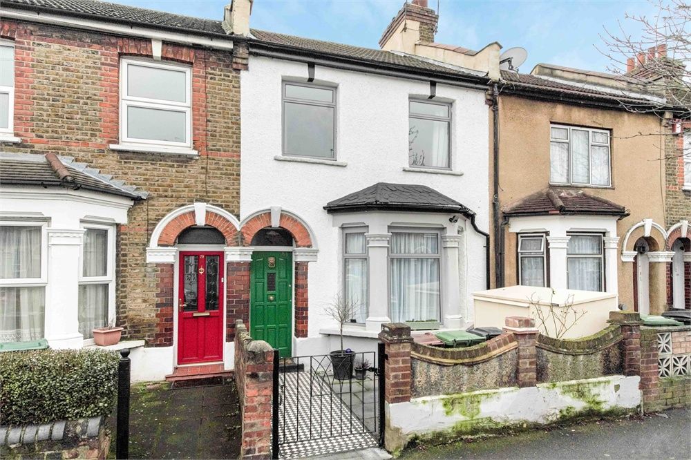 3 bed terraced house to rent in Gosport Road, Walthamstow, London E17