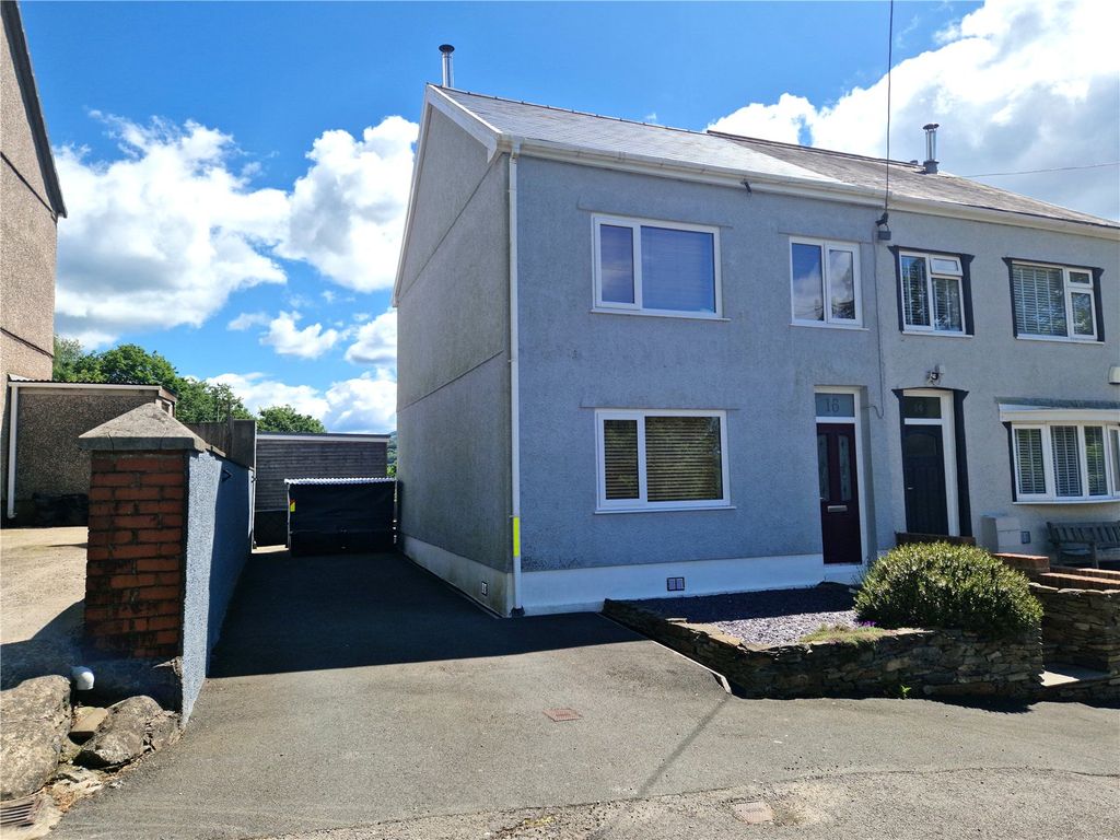 3 bed semidetached house for sale in Glynmeirch Road, Trebanos