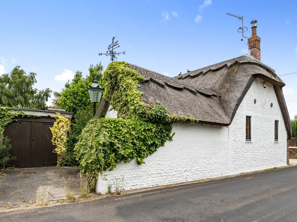 3 bed barn conversion for sale in North Bersted Street, Bognor Regis