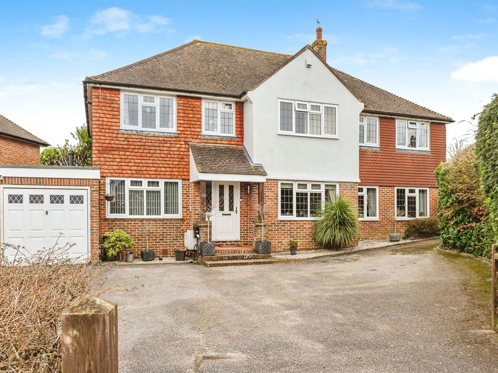 5 bed detached house for sale in Manor Road, East Grinstead RH19, £