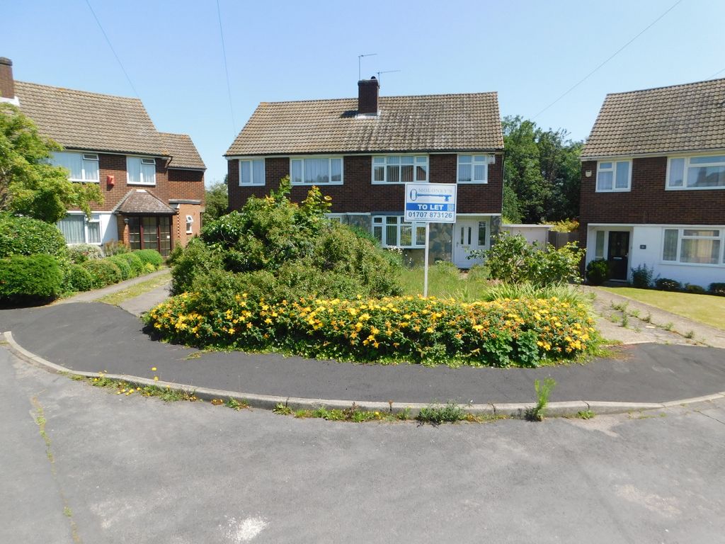 3 bed semidetached house for sale in Goffs Crescent, Goffs Oak