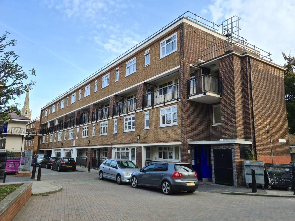 3 bed to rent in Chamberlain House, Cable Street