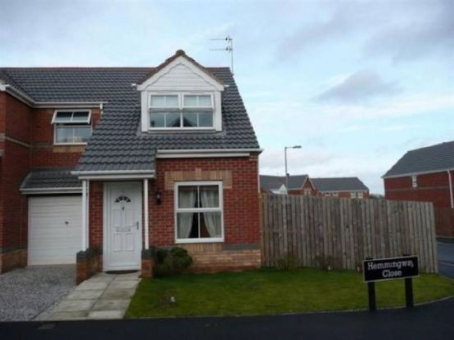 3 bed semidetached house to rent in Hemmingway Close, Havercroft