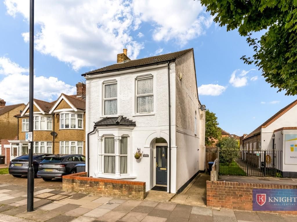 3 bed detached house for sale in Bury Street West, London N9, £500,000