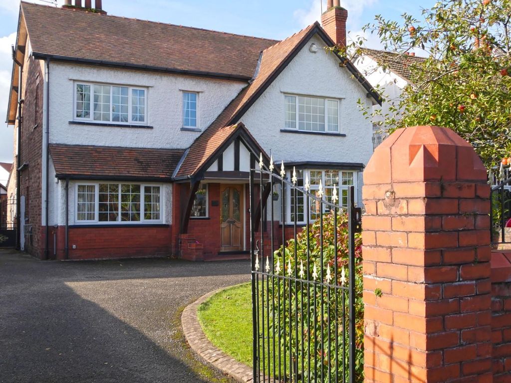 Scarisbrick New Road, Southport PR8  