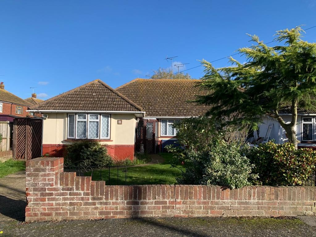 3 bed semidetached bungalow to rent in Collingwood Close, WestgateOn