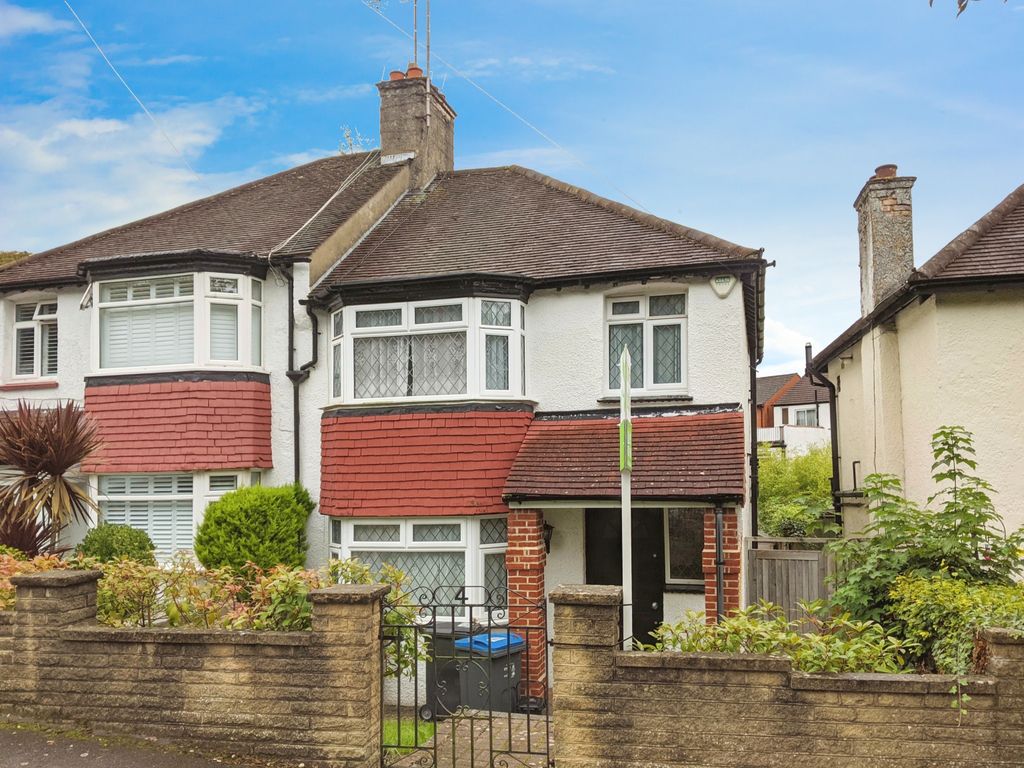 3 bed property to rent in South Drive, Coulsdon CR5, £2,250 pcm Zoopla