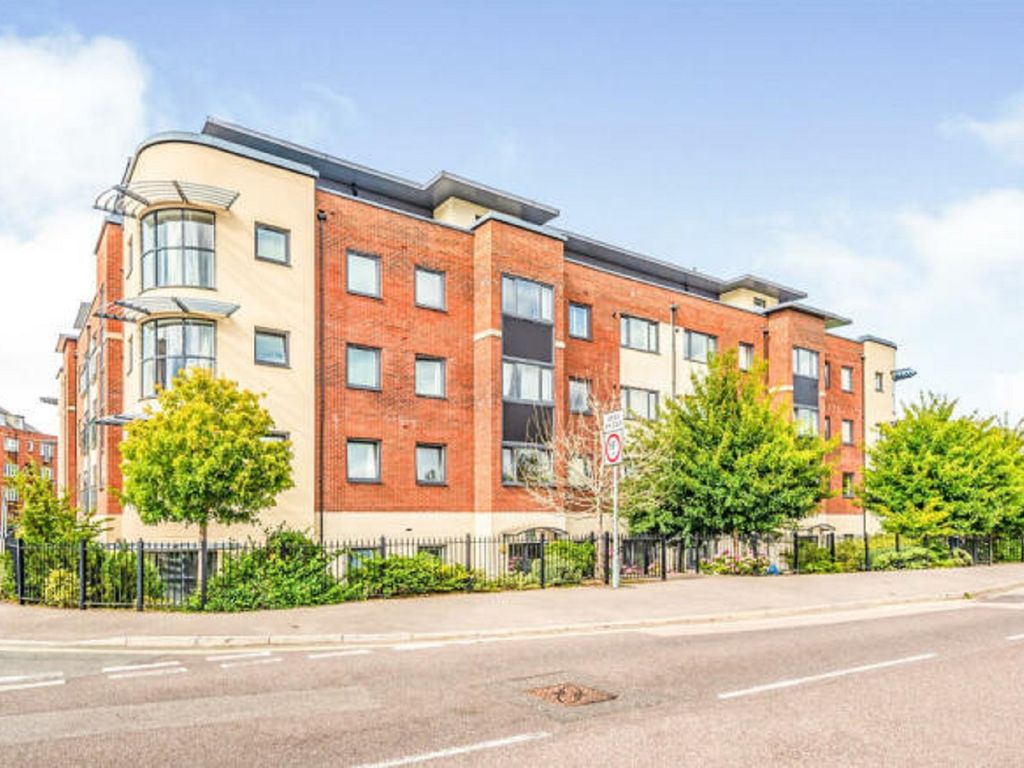 2 bed flat for sale in Fosters Place, East Grinstead RH19, £260,000