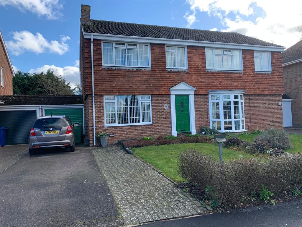 3 bed semidetached house to rent in Blenheim Avenue, Faversham ME13
