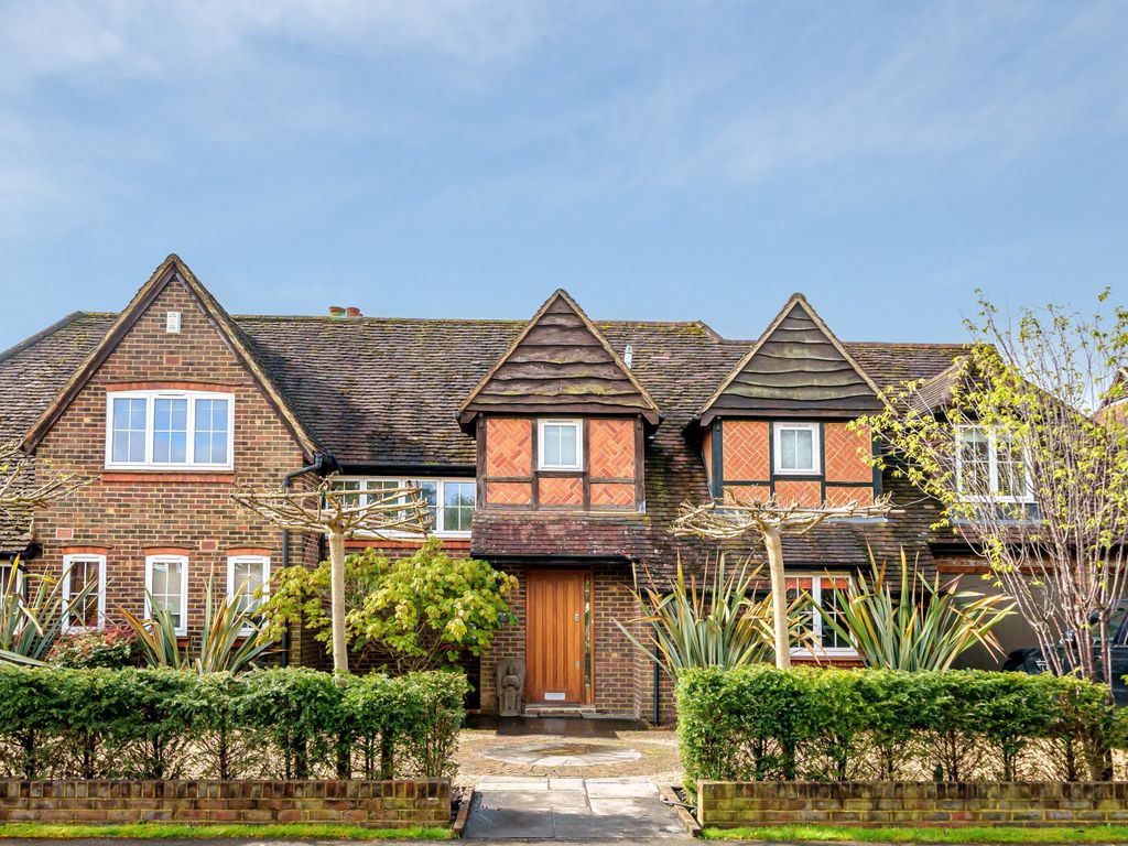 5 bed detached house to rent in Oatlands Close, Weybridge, Surrey KT13 Zoopla