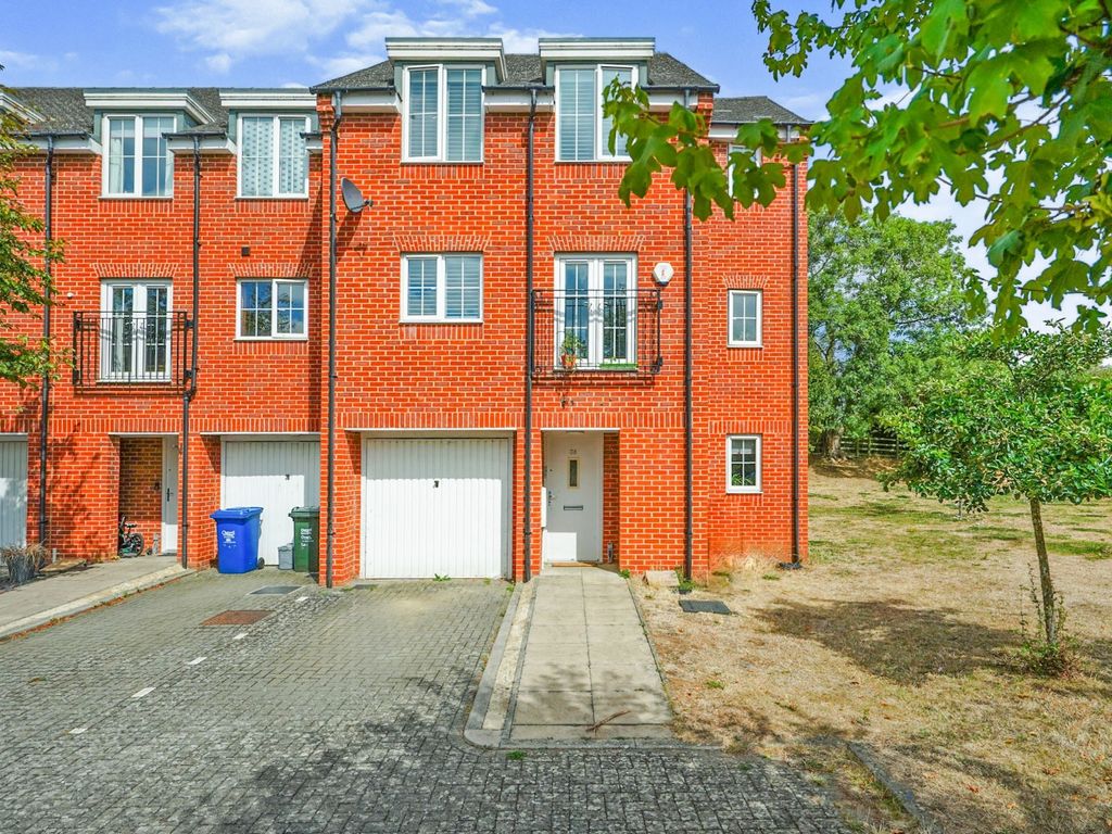 4 bed town house for sale in Briar Furlong, Ambrosden, Bicester OX25