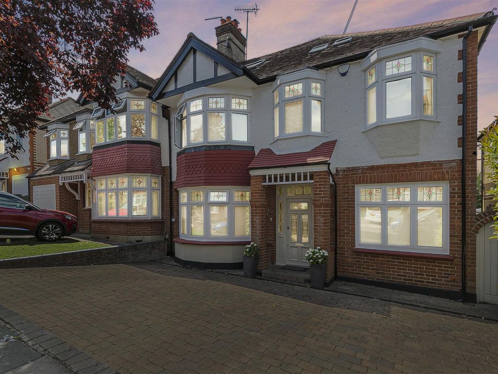 Hillcrest, Winchmore Hill N21