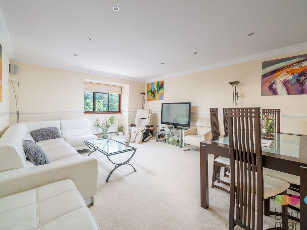 Holden Avenue, London N12  