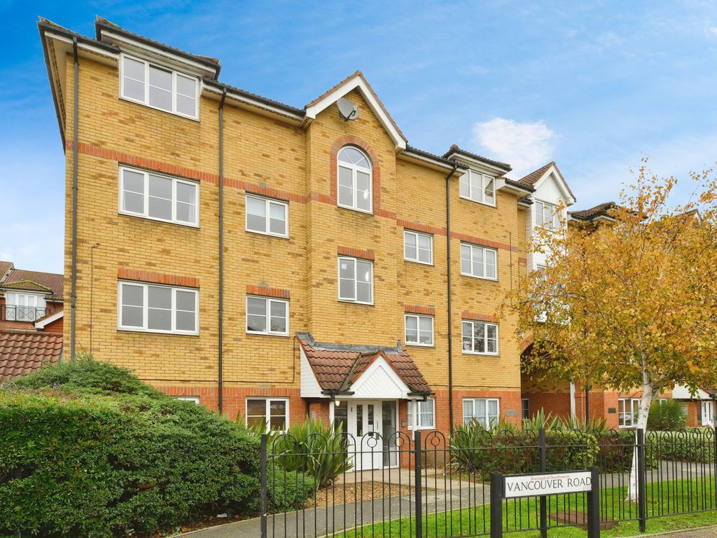 2 bed flat for sale in Yukon Road, Broxbourne EN10, £265,000 Zoopla
