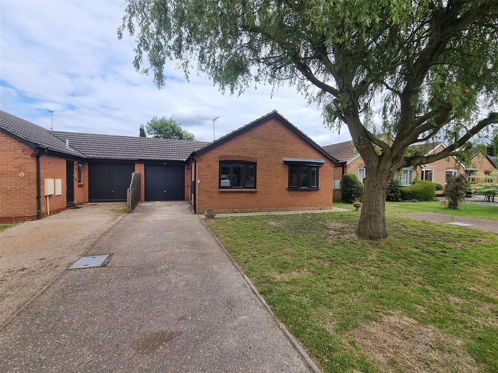 2 bed detached bungalow for sale in Meadow Court, Links Road, Gorleston