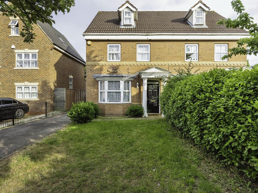 3 bed semidetached house for sale in Bayham Close, Elstow, Bedford