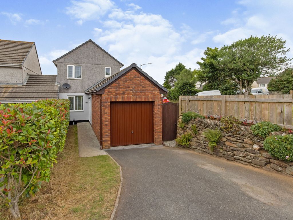 3 bed linkdetached house for sale in Kingsley Court, Fraddon, St