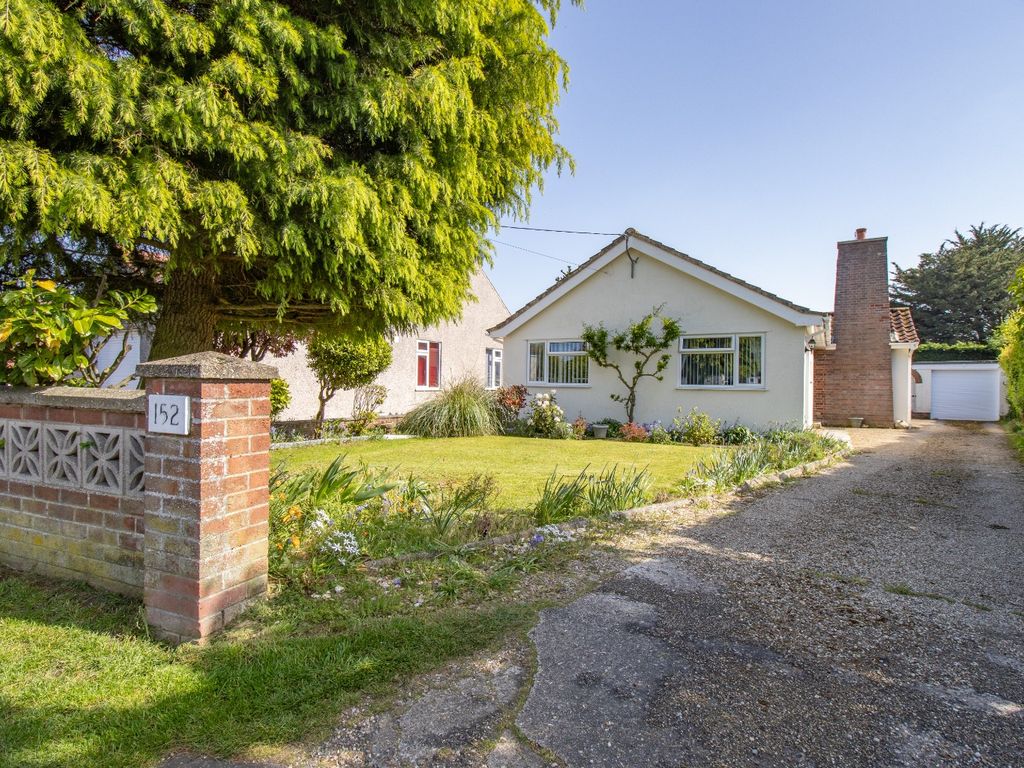 3 bed detached bungalow for sale in Norwich Road, Fakenham, Norfolk