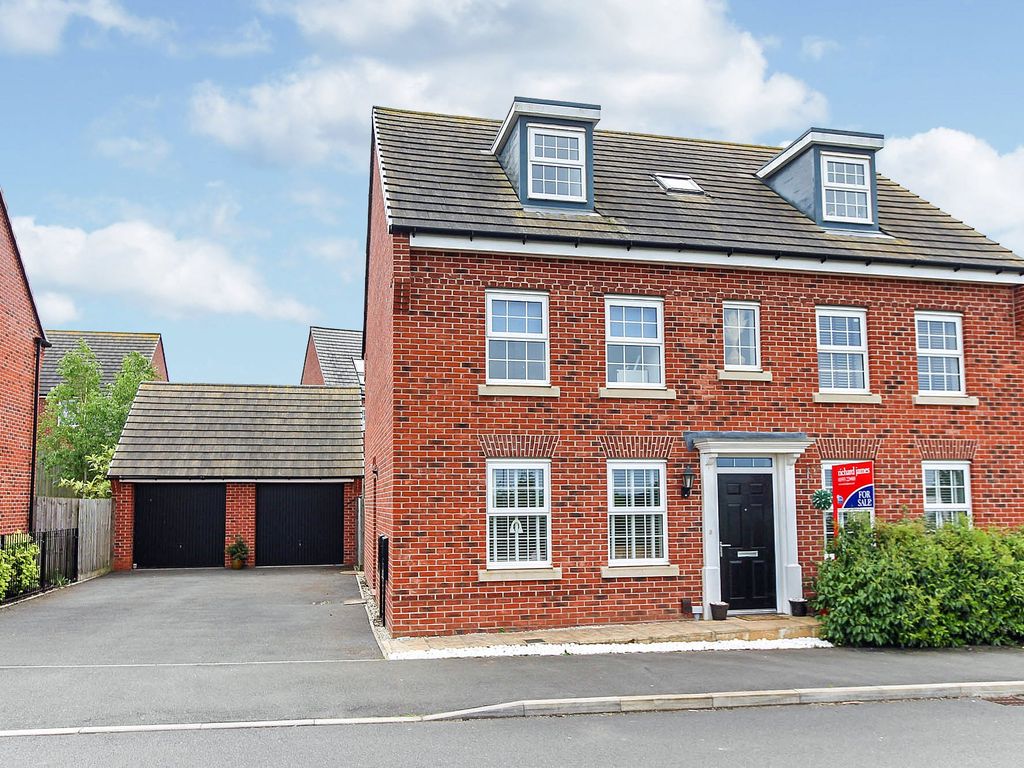 5 bed detached house to rent in Line Way, Earls Barton, Northampton NN6