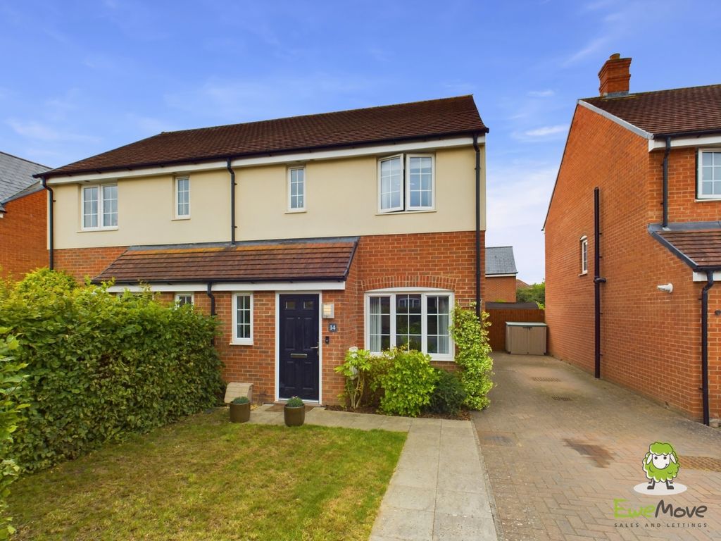 3 bed semidetached house for sale in Burlington Way, Bramley, Tadley