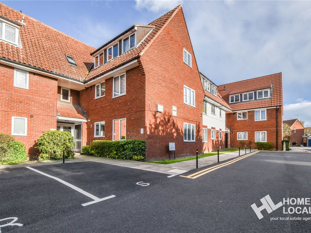 2 bed flat for sale in Littlecroft, South Woodham Ferrers, Essex CM3