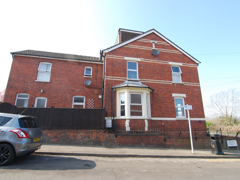 2 bed flat to rent in Barden Road, Tonbridge TN9, £1,250 pcm Zoopla