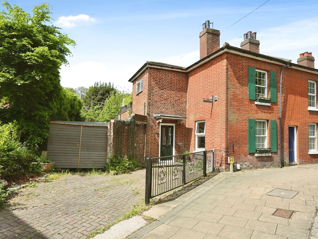 3 bed end terrace house for sale in Wickham Road, Fareham PO16, £