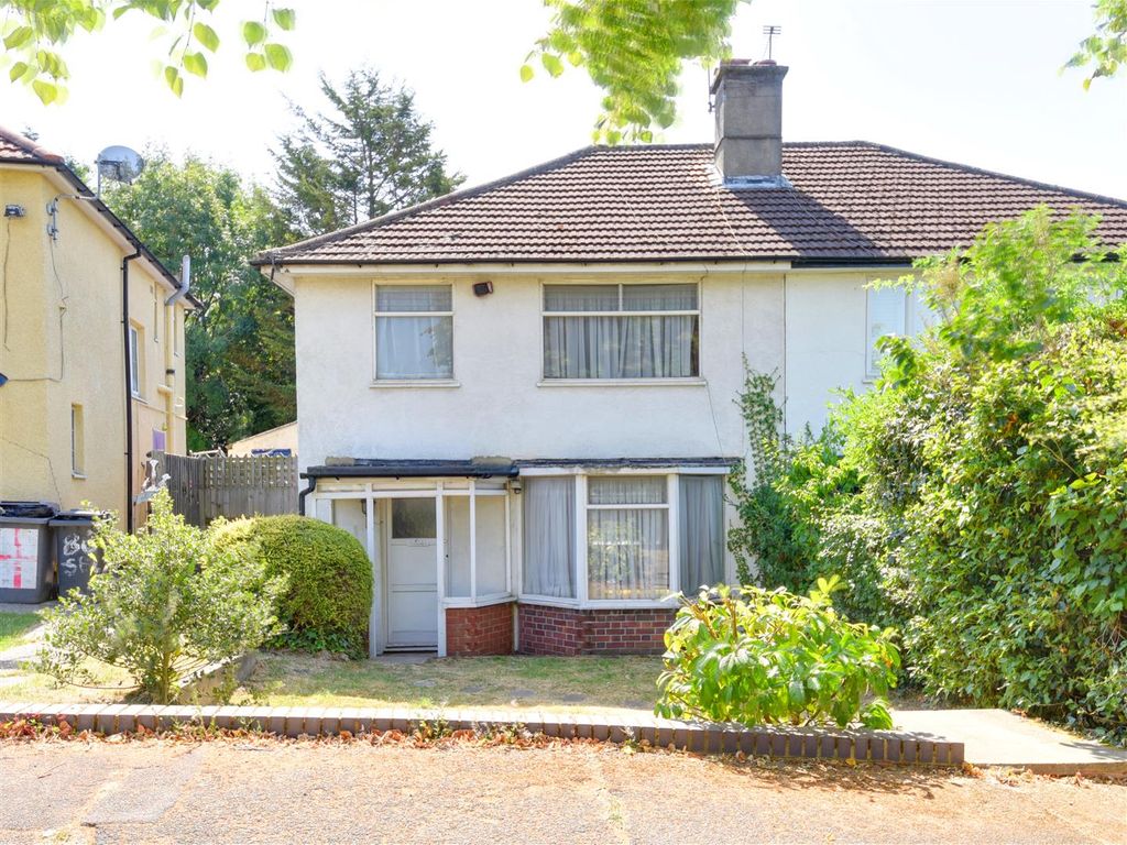 Salcombe Gardens, London NW7