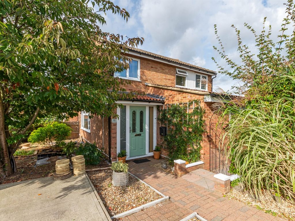 3 bed semidetached house for sale in Elm Avenue, Heybridge, Maldon CM9