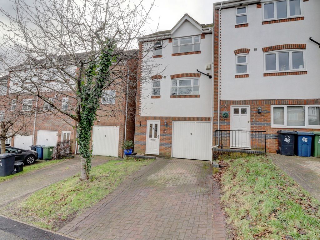 3 bed end terrace house for sale in Wheelers Park, High HP13, £