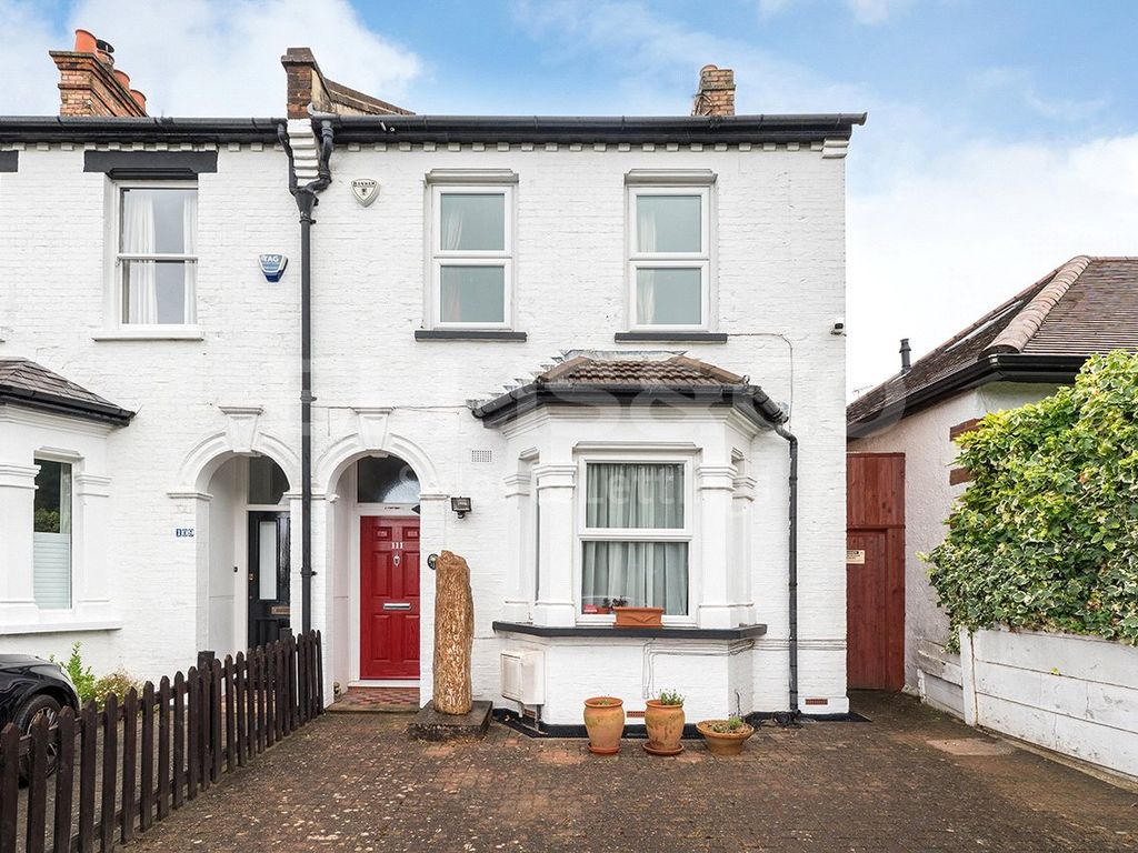 3 bed semidetached house for sale in Daws Lane, Mill Hill, London NW7 Zoopla