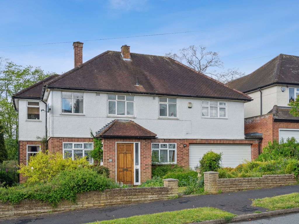 4 bed detached house for sale in Beacon Way, Rickmansworth WD3, £