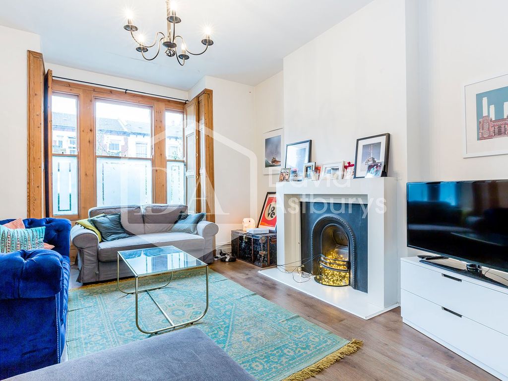 4 bed end terrace house to rent in Hampden Road, Turnpike Lane, London